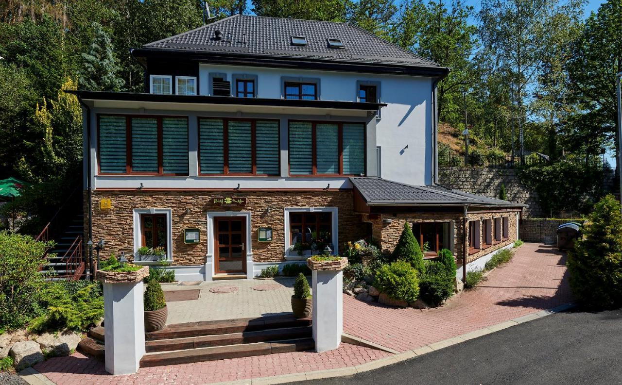 Penzion A Restaurace Bily Mlyn Liberec Buitenkant foto